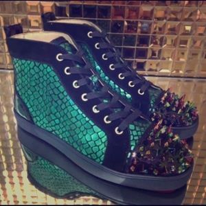 Selling the red and green red bottoms to you 💵💵